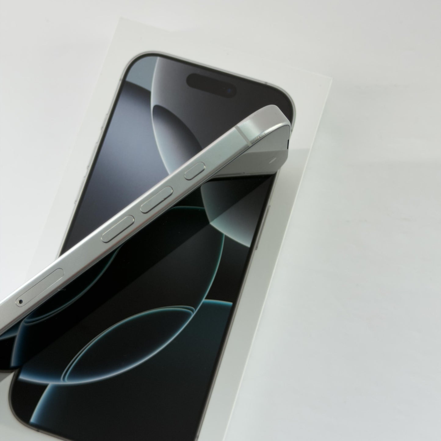 iPhone 16 Pro - 512GB White Titanium (Unlocked)