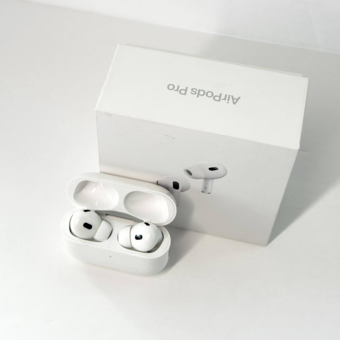 AirPods Pro Gen 2 - USB C Charging Case