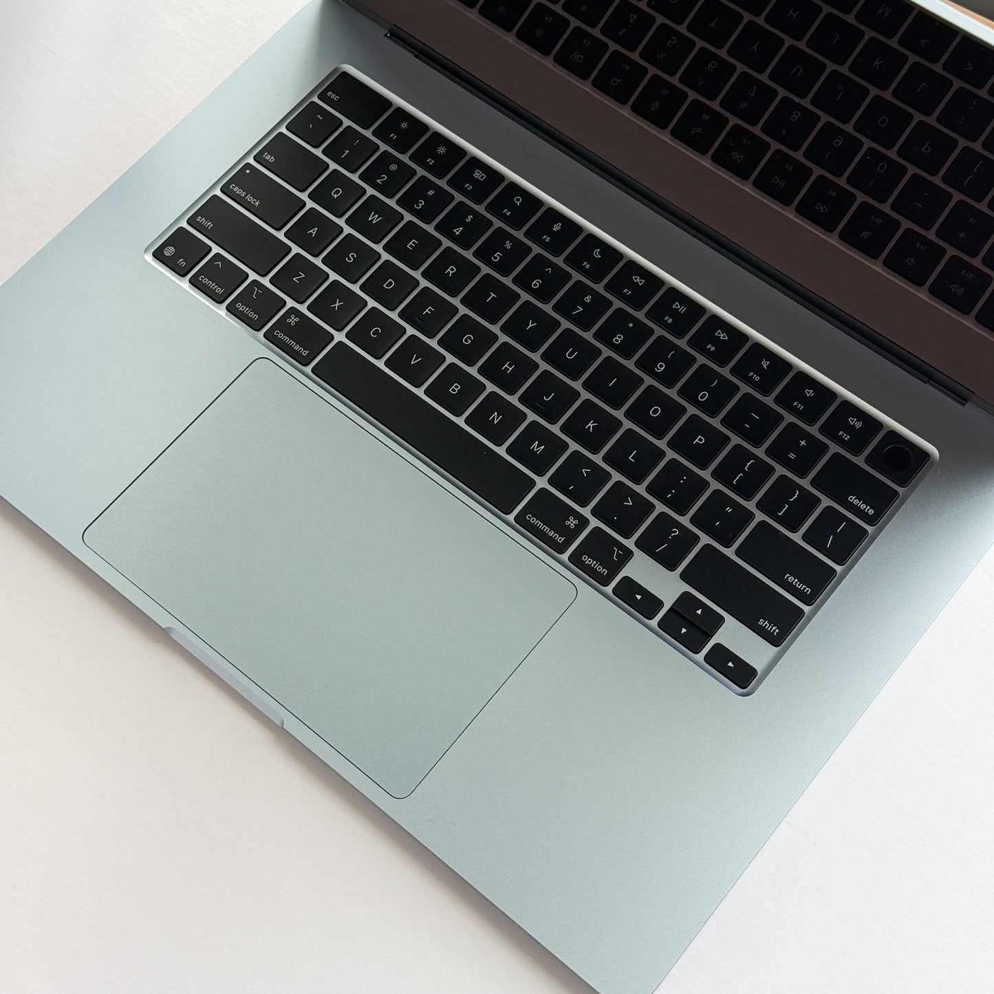 MacBook Air 15” - M4 Chip - 16GB RAM - 512GB Storage - Sky Blue