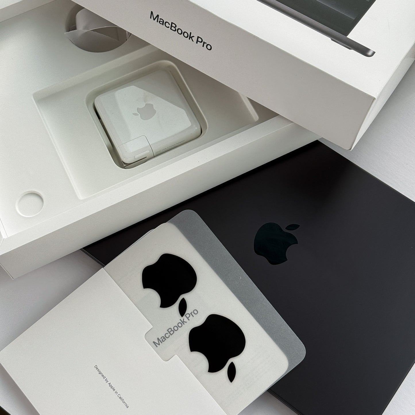 MacBook Pro 14” - M3 Max - 64GB RAM - 2TB